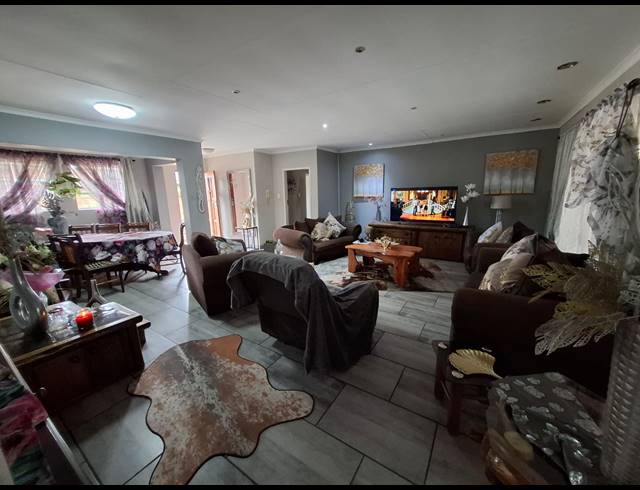 2 BEDROOM HOUSE FOR SALE IN VANDERBIJLPARK SW 5